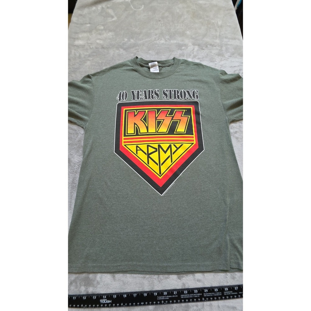 094-Kiss Army Medium